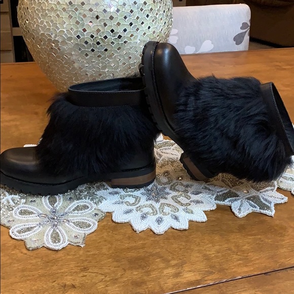 Sold on Ⓜ️ Otelia Genuine Shearling Bootie - Picture 8 of 8